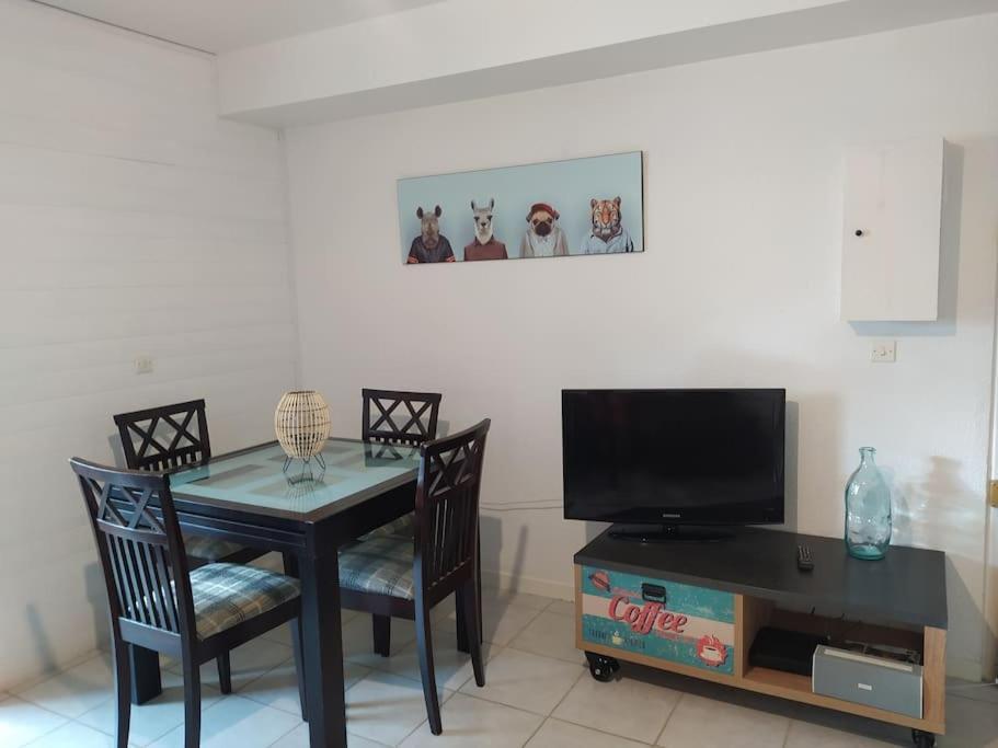 Joli Appartement Avec Grande Et Belle Terrasse, Au Pied De La Plage Du Grazel! Gruissan Exterior photo